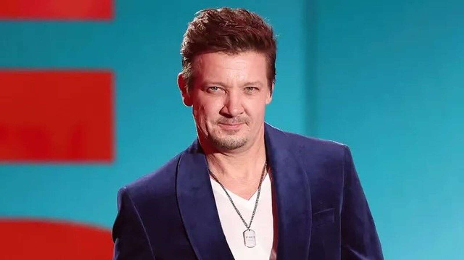 jeremy renner graces stage of people's choice awards 2024