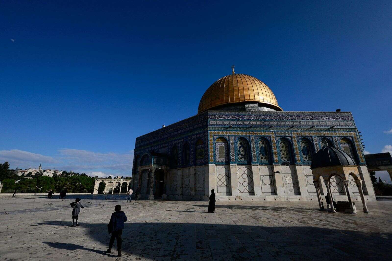 israel to set security limits on ramadan prayers at jerusalem's al aqsa