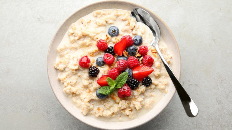 Water Vs Milk: Which Is Better For Oatmeal?