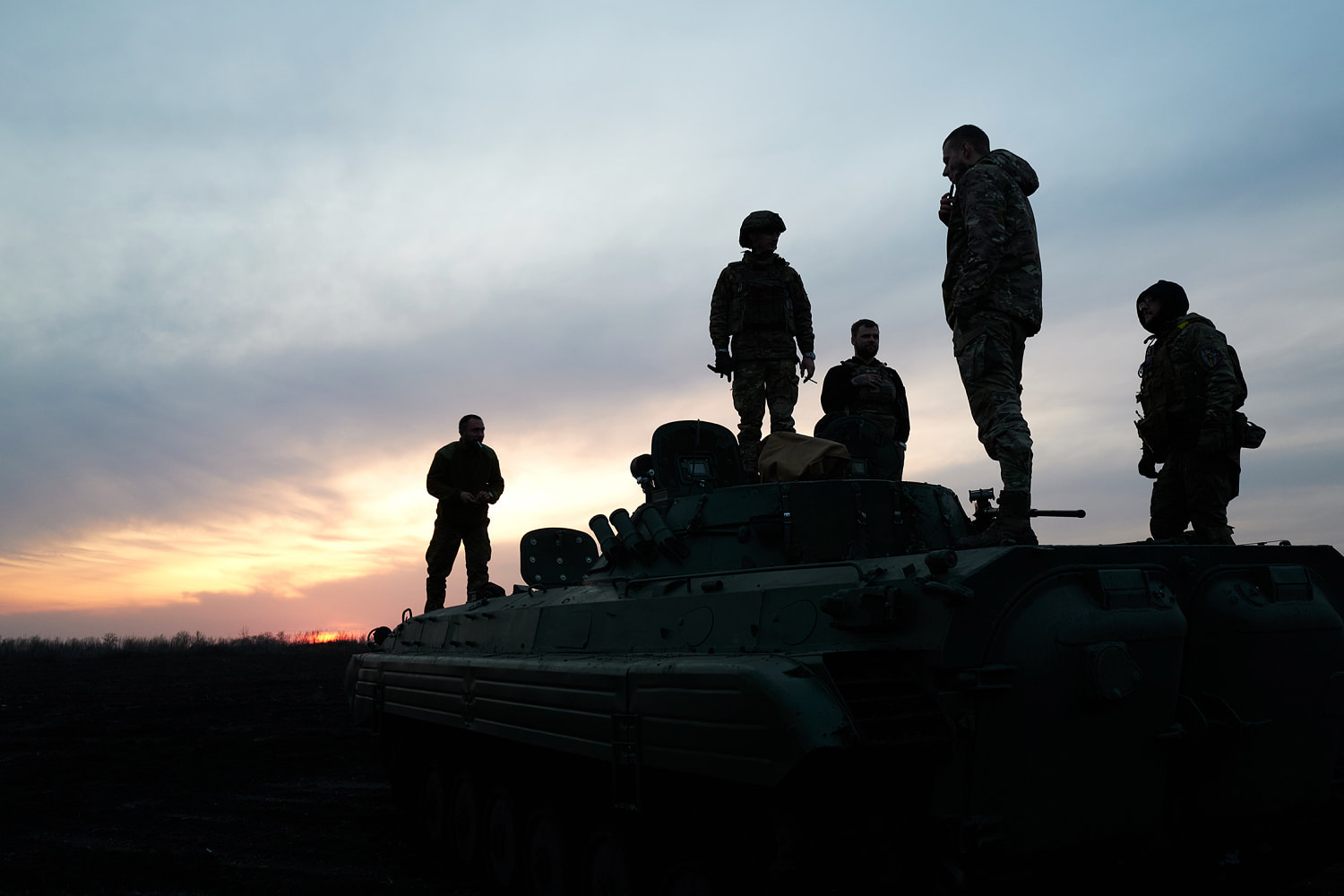 As Russia Pushes Forward, Ukrainian Soldiers Say U.S. Aid Delays Have ...