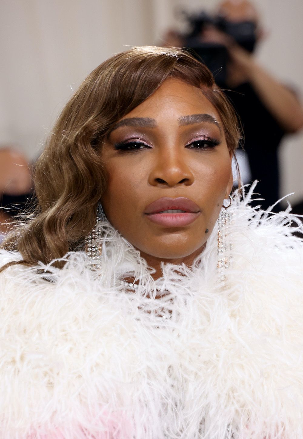 <p>                     Serena Williams is another regular on the Met Gala red carpet and this one from 2021 is of our favourite looks of hers, featuring soft and muted purple on both the lips and lids as well as liquid liner to make her eyes pop.                   </p>