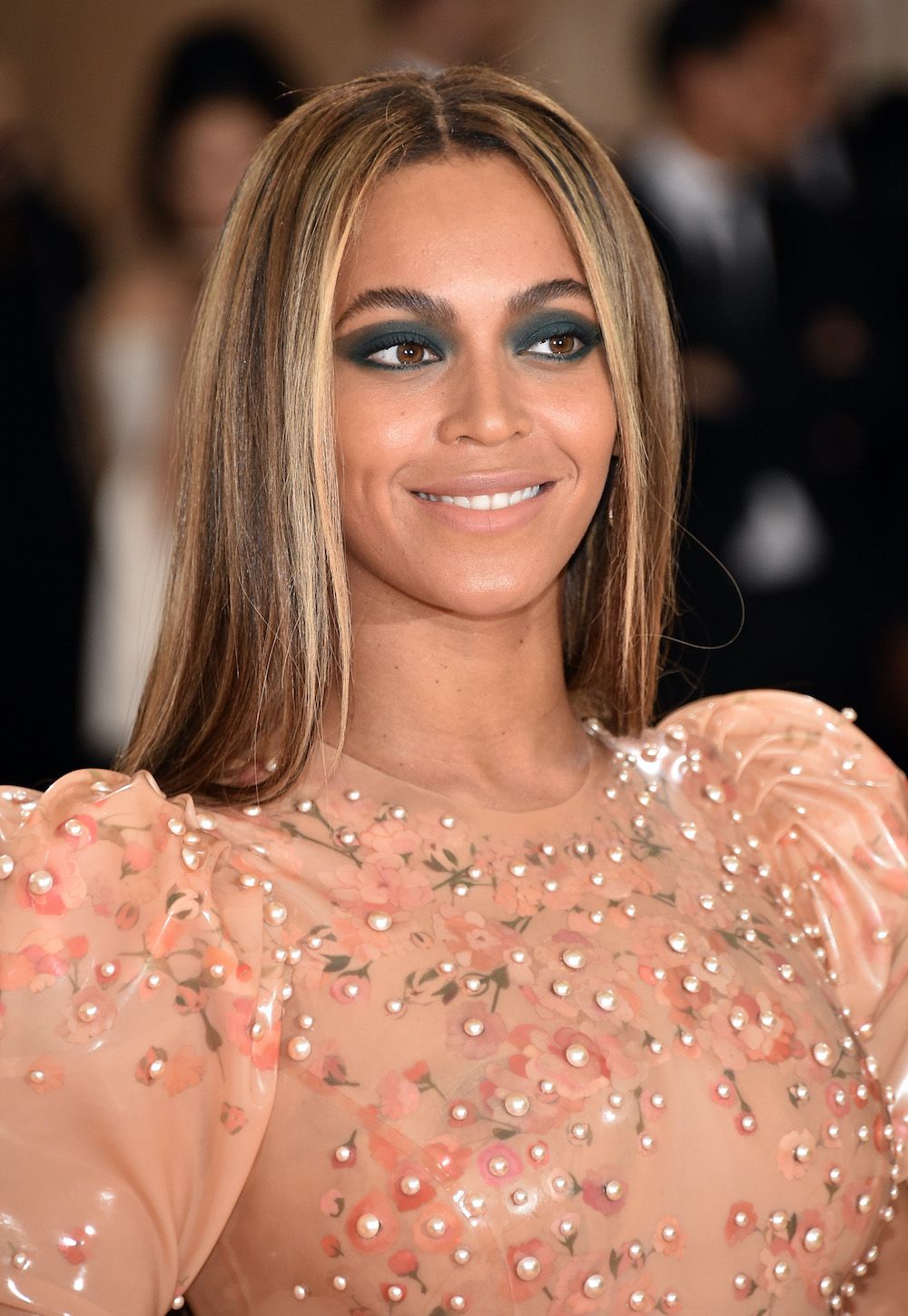 <p>                     This bold dark green shade of eyeshadow was the perfect contrast to Beyoncé’s peach gown worn to the 2016 Met Gala. To let the statement eye stand out, the rest of her make-up was kept understated with a little blush and a neutral lip.                   </p>