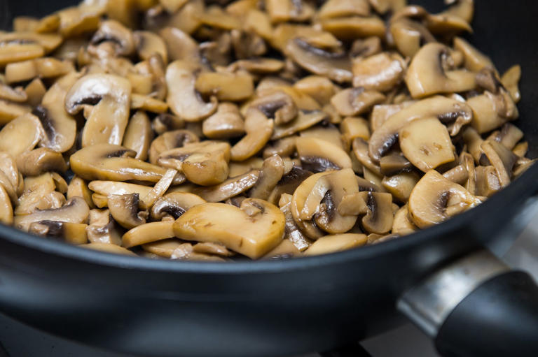 Unlocking the secret to perfect sautéed mushrooms timing, salt, and