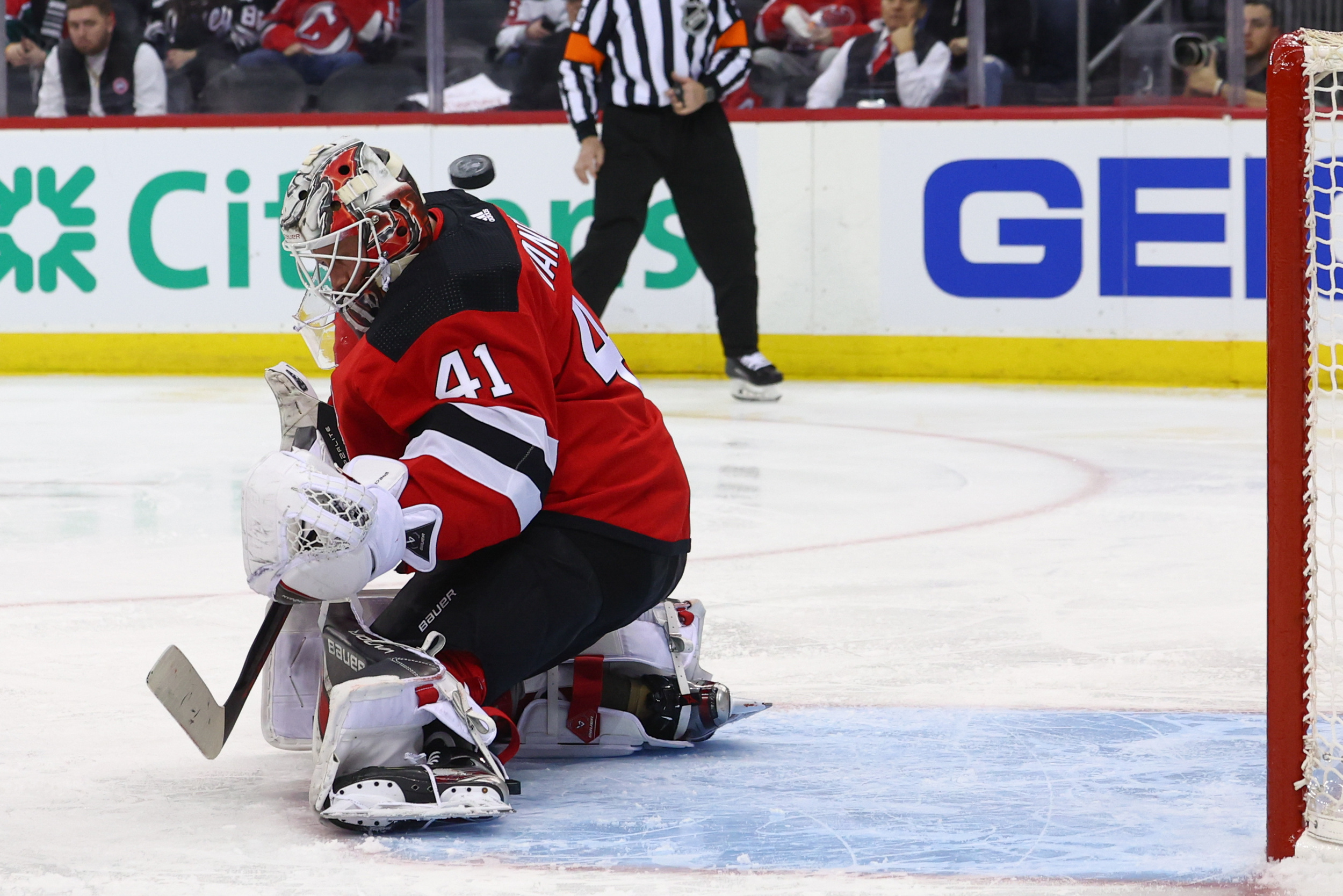 what will the new jersey devils do as the trade deadline looms?
