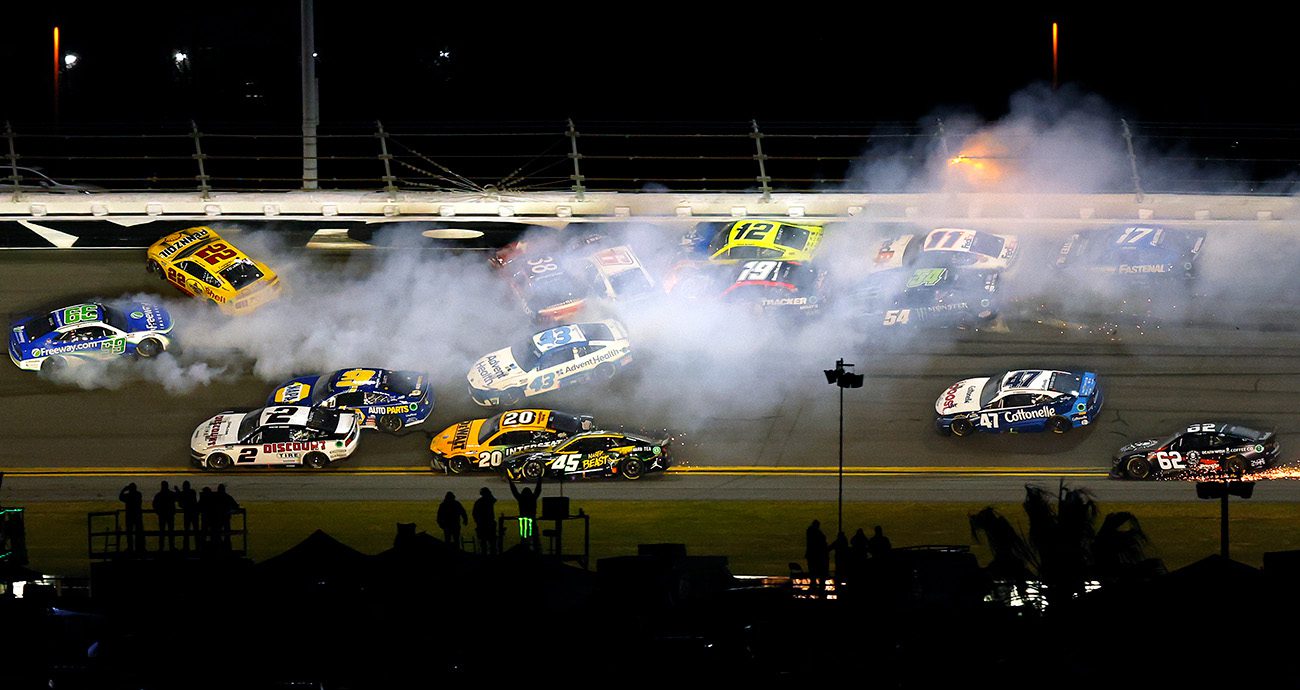 big wreck wipes out most of field in closing laps of daytona 500