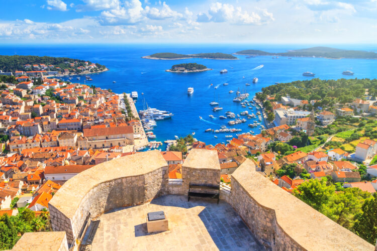 <p>The Dalmatian Coast offers an impressive blend of historic sites and natural beauty. With over a thousand islands, Croatia has become a hotspot for yachters, with destinations like Dubrov.</p>