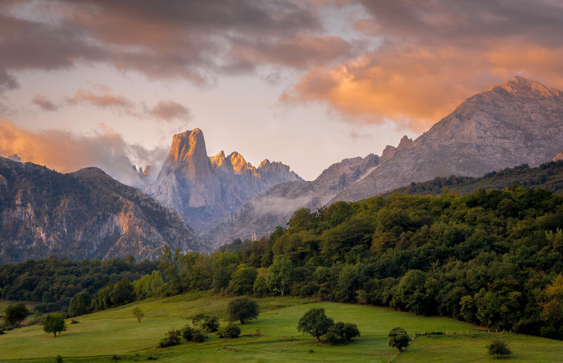 The wilds of the Picos de Europa are heaven for walkers, hikers and climbers of all abilities, but that’s not to say two legs are the only form of transport. In the central section of this compact range, help is at hand in the form of a cable car at Fuente De and a tunnel railway at Bulnes.