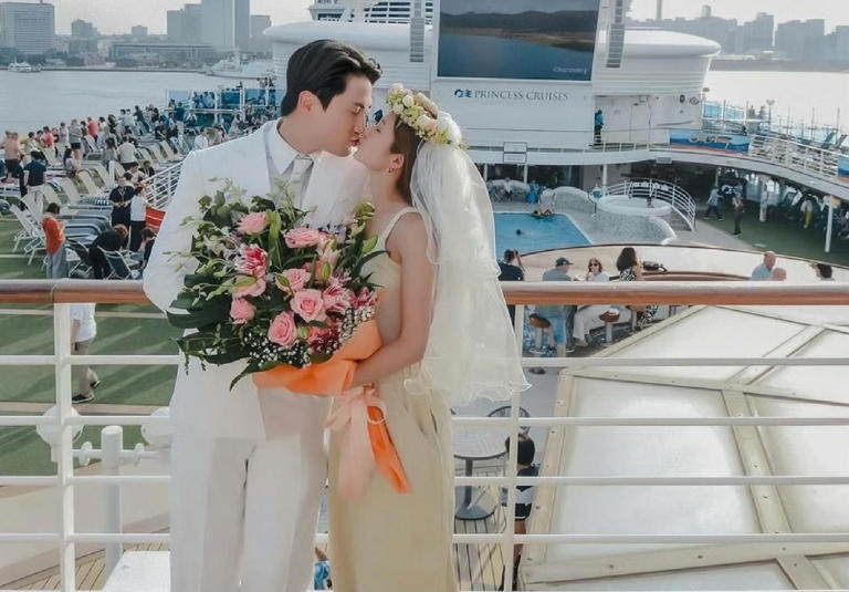 贺喜！TVB男星在游轮上求婚成功，高颜值未婚妻晒大钻戒！