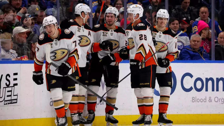 Anaheim Ducks bounce back with 4-3 win over Buffalo Sabres