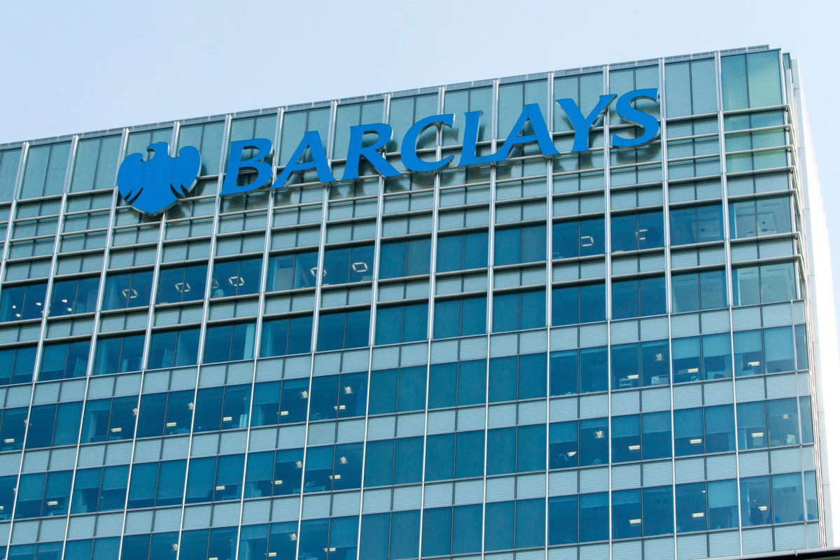 Barclays lifts cap on bonuses for bankers in UK Barclays lifts cap on bonuses for bankers in UK