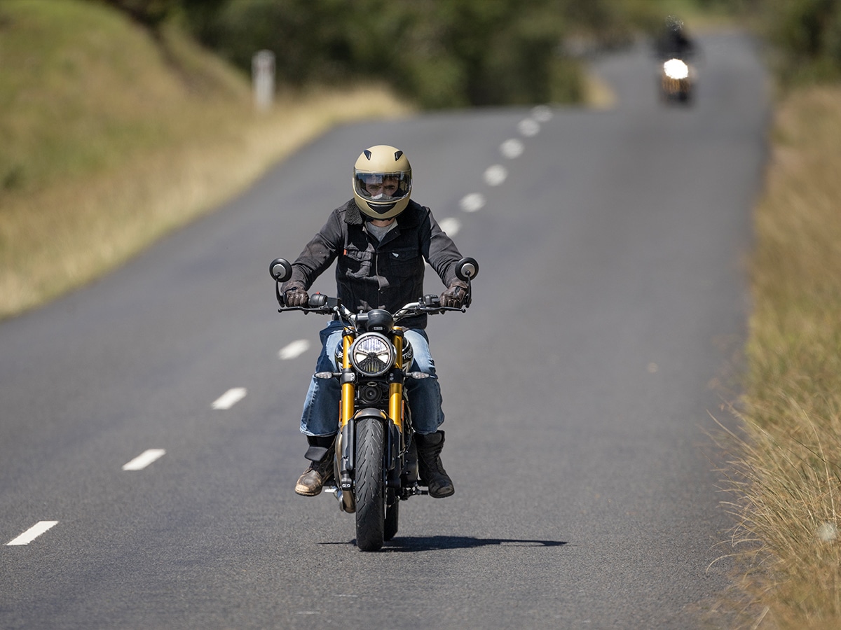 triumph scrambler 400 x review: ultimate balance of looks, performance and price