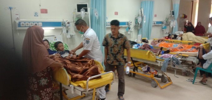 Keracunan Makanan Puluhan Warga Dilarikan Ke RSUD Rantauprapat