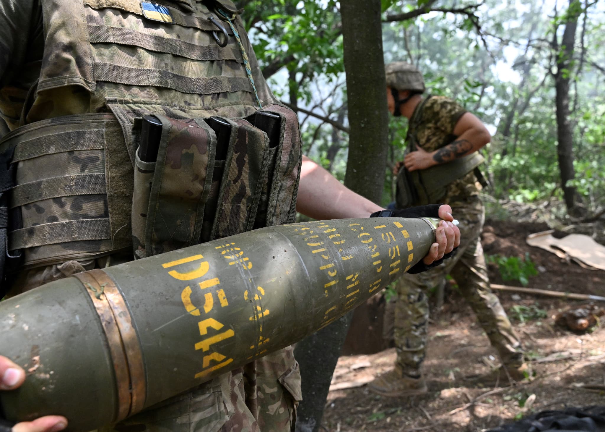 ukraine: la tchéquie dit savoir où trouver 800.000 obus et cherche des partenaires pour le financement