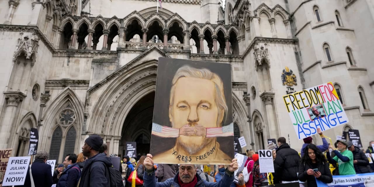 WikiLeaks Founder Assange Starts Final U.K. Legal Battle To Avoid ...