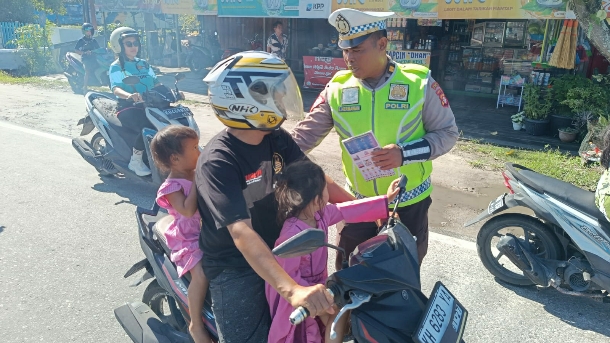 Dikmas Lantas, Satlantas Polresta Bagikan Brosur Dan Buku Untuk Masyarakat