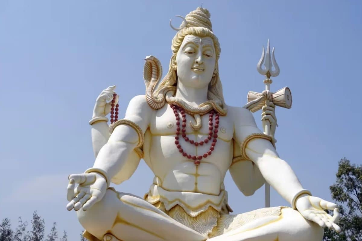 mahashivratri 2024: offering these 5 flowers to lord shiva will bring you his blessings