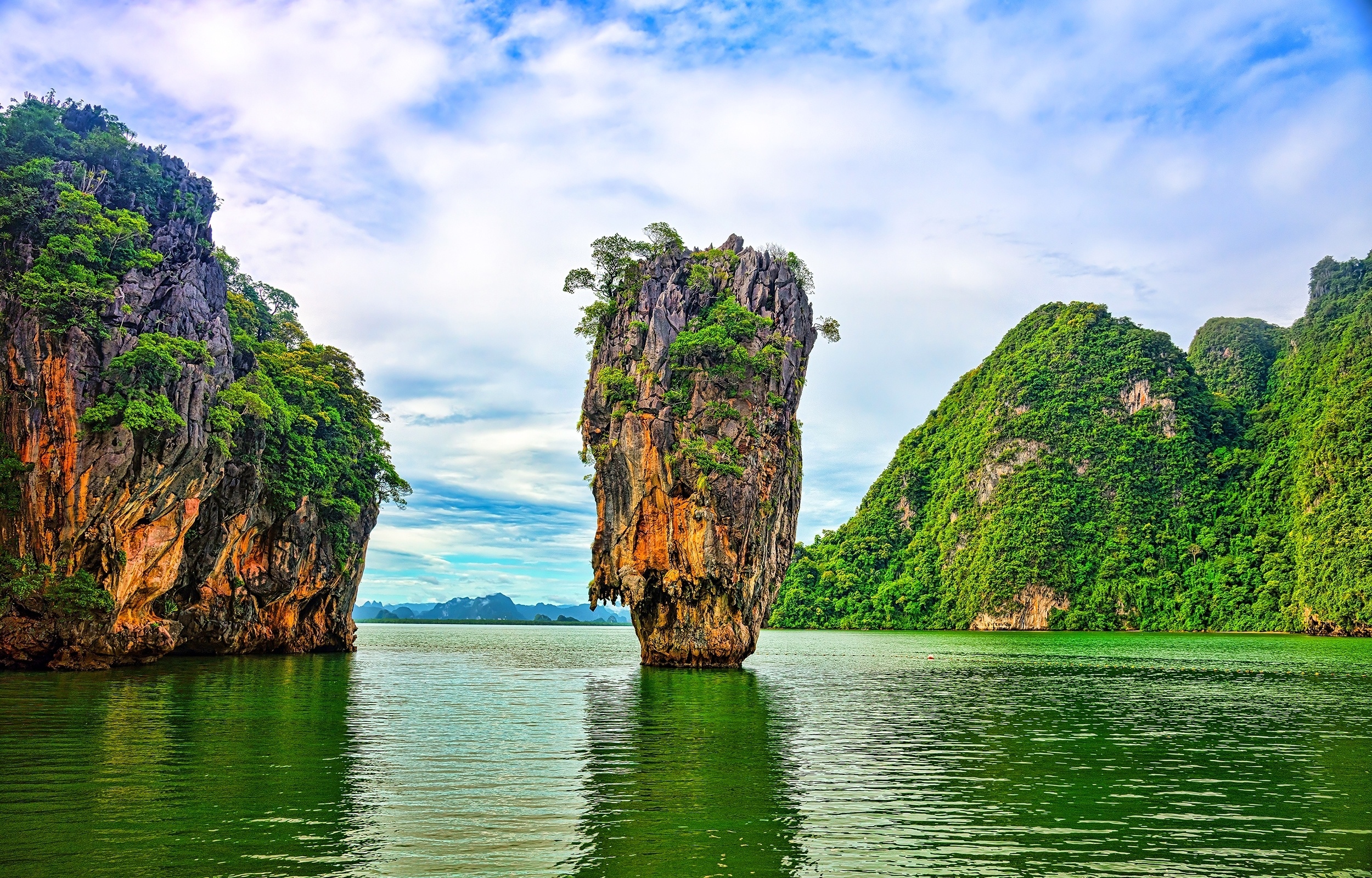 <p>Thailand is full of stunning islands, and it’s too difficult to recommend a single one for your winter escape. However, travelers' favorites are Koh Tao, Ko Lanta, and Koh Lipe.</p><p>You may also like: <a href='https://www.yardbarker.com/lifestyle/articles/25_fascinating_facts_about_your_favorite_burger_chains_022724/s1__24020836'>25 fascinating facts about your favorite burger chains</a></p>