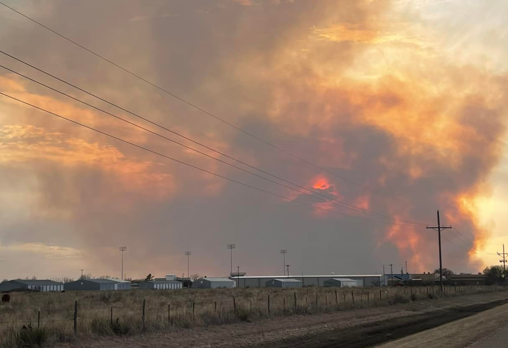 Raging Wildfires Leave Residents Abandoning Homes Across Entire County   BB1j06bm.img