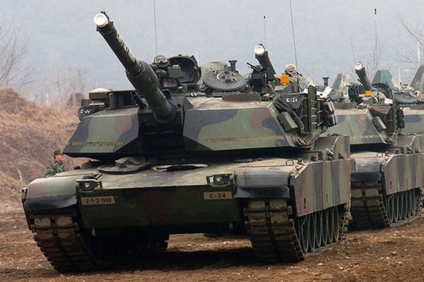 ついに参戦？ウクライナ軍の「m1エイブラムス」戦車 国防省が「実戦の映像」公開