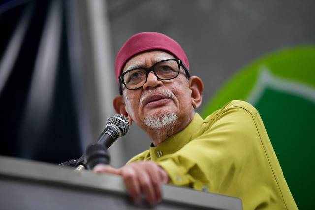 hadi should step back from active politics, but it is not easy - political experts