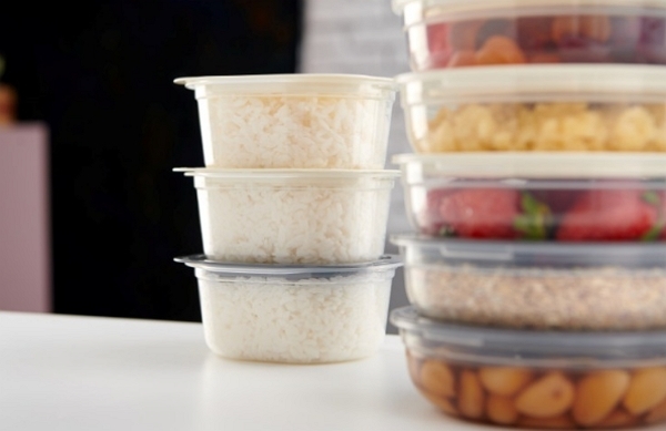 “20개 만원은 못참지ㅋㅋ” 주부, 자취생들 극찬한 전자레인지용 냉동밥 용기