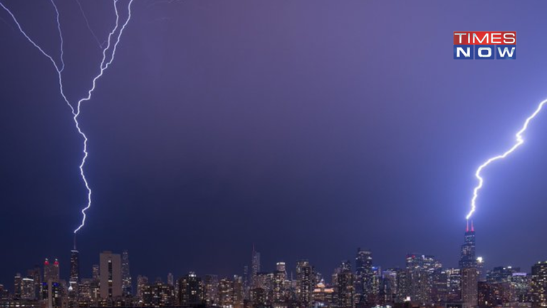 Lightning Strikes Chicago's Hancock And Sears Towers Amid Illinois ...