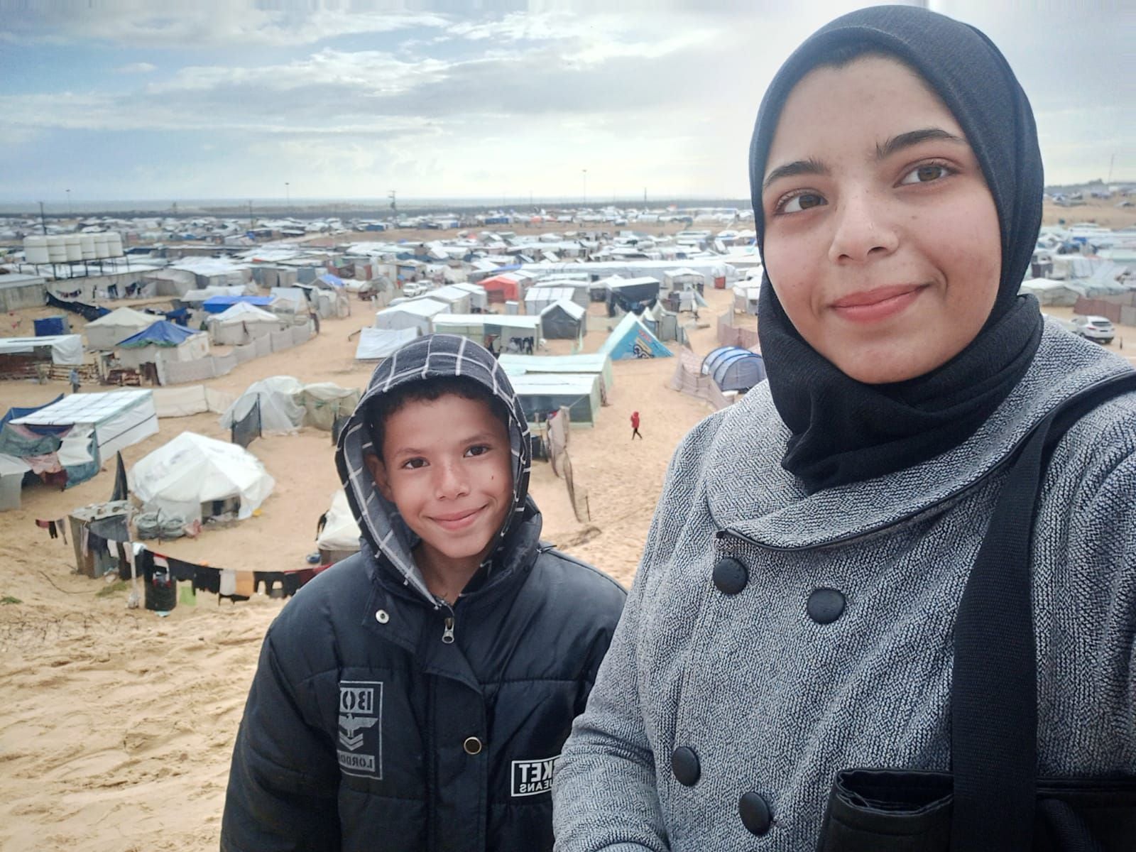 pastillas para cortar la regla, partos en tiendas de campaña y la proeza de encontrar un baño: así viven las gazatíes desplazadas