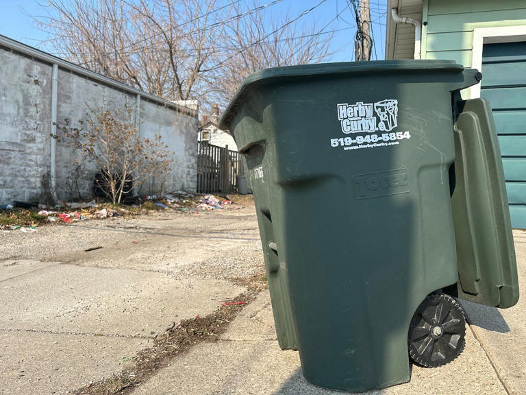 Windsor residents mixed on decision to nix alleyway garbage collection