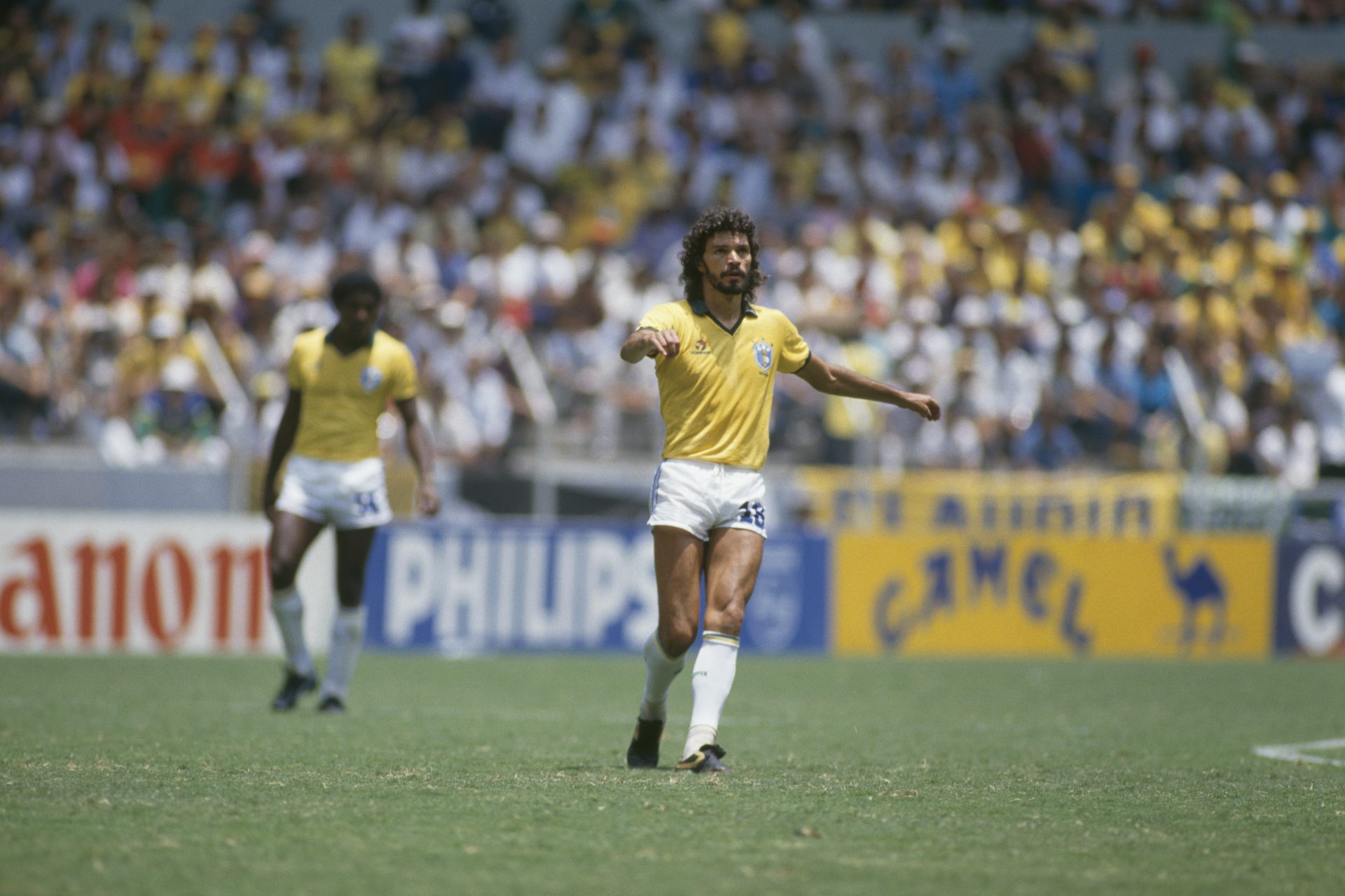 サッカークラブの経営を革新、優勝へ導いた伝説の選手ソクラテスとは