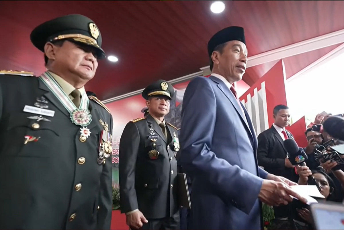 connie mempertanyakan dasar hukum jokowi memberikan pangkat jenderal kehormatan kepada prabowo