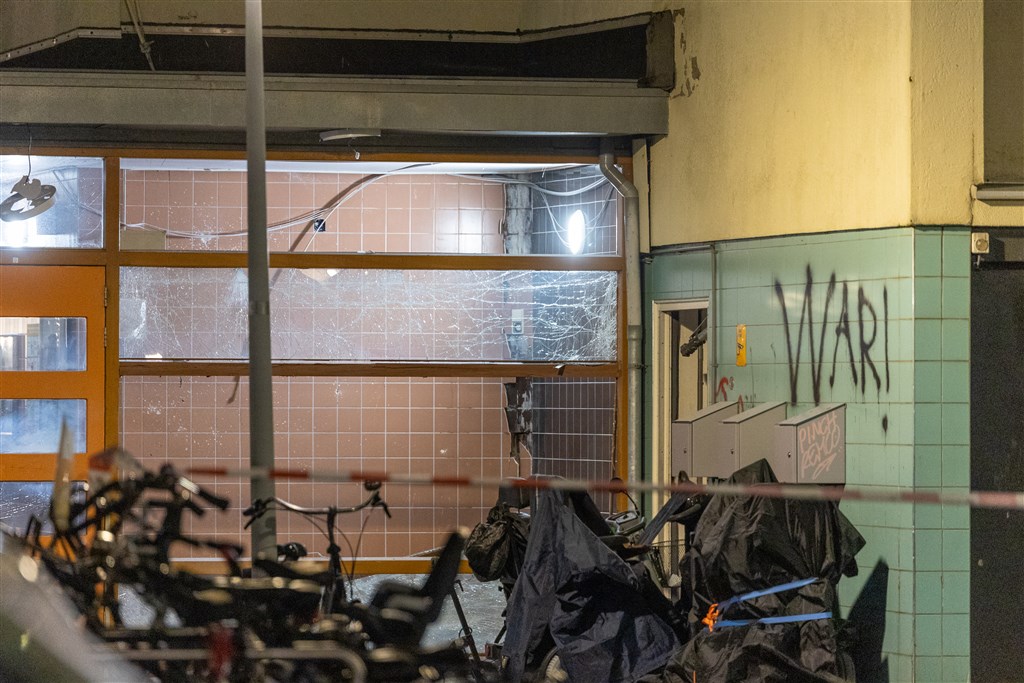 boodschap op muur achtergelaten bij explosies in amsterdamse flats