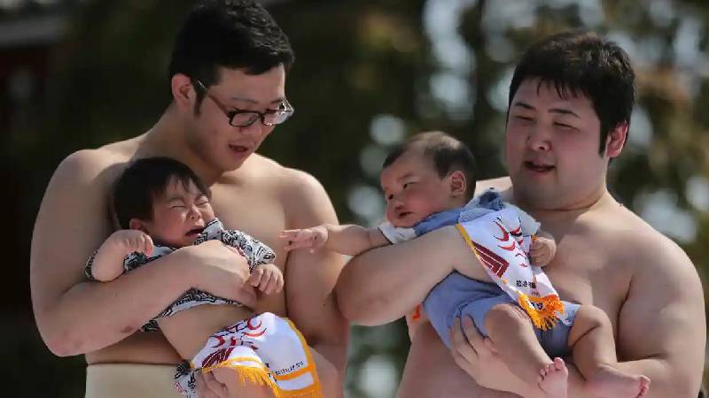 japonya'da doğum oranı kritik seviyelere düştü, hükümet uyarıda bulundu