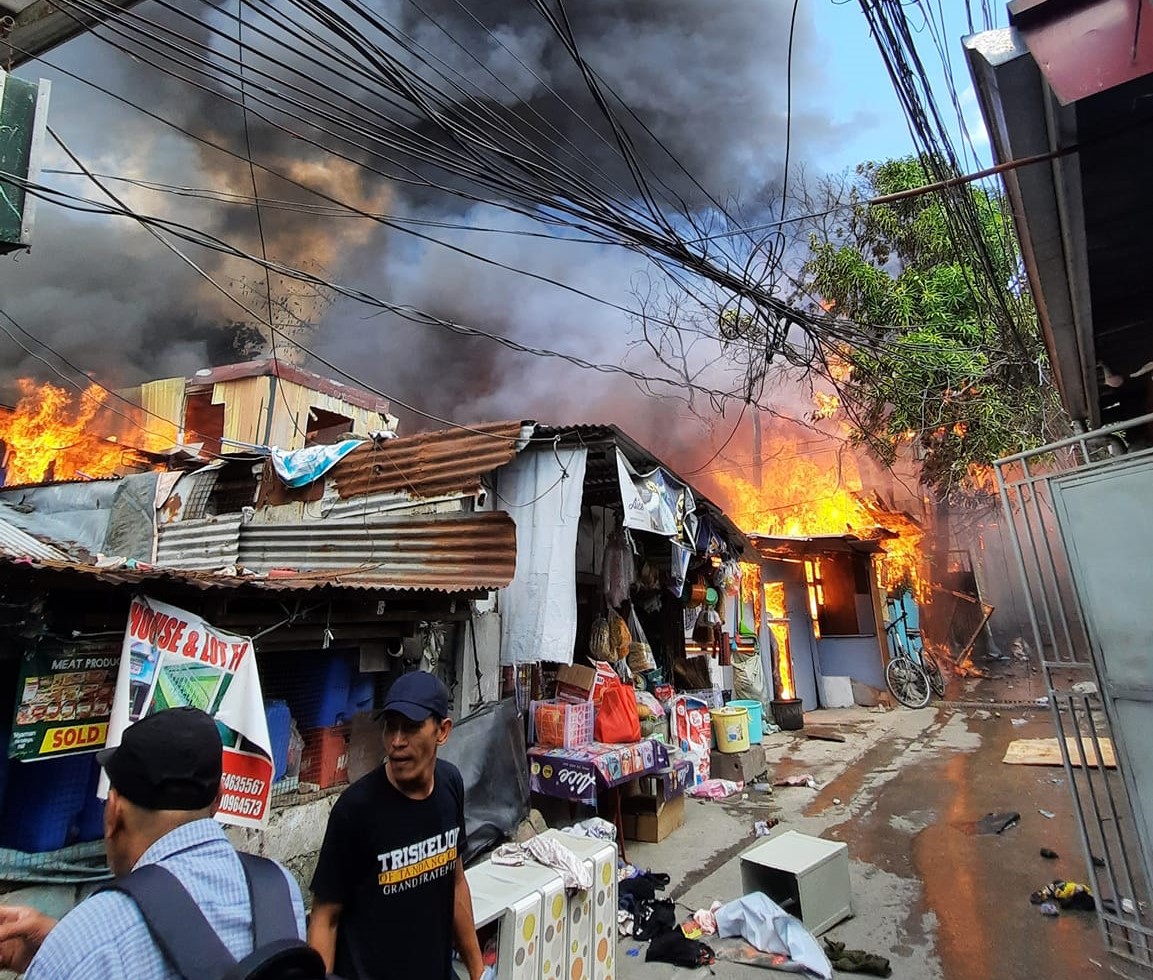 fire hits residential neighborhood in tandang sora