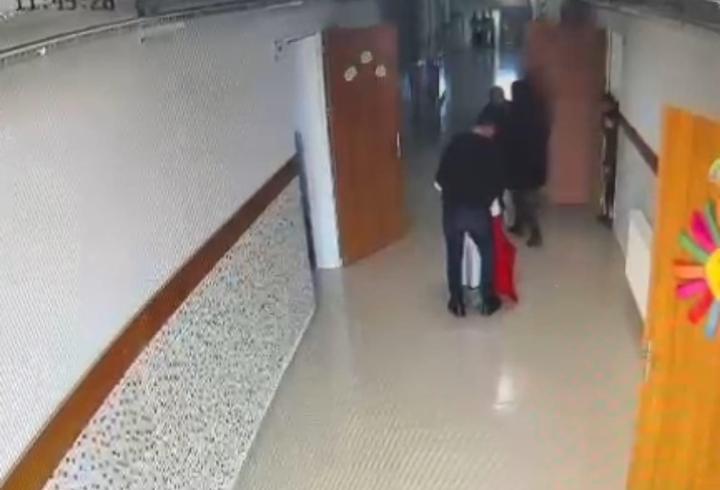 öğretmenin 'heimlich manevrası' öğrencinin hayatını kurtardı