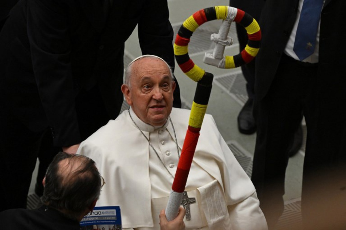 le pape, grippé, a passé des examens dans un hôpital de rome