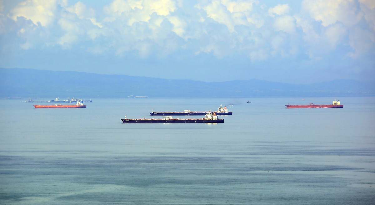 un enjambre de buques sedientos de petróleo destapa el problema real de venezuela con el crudo