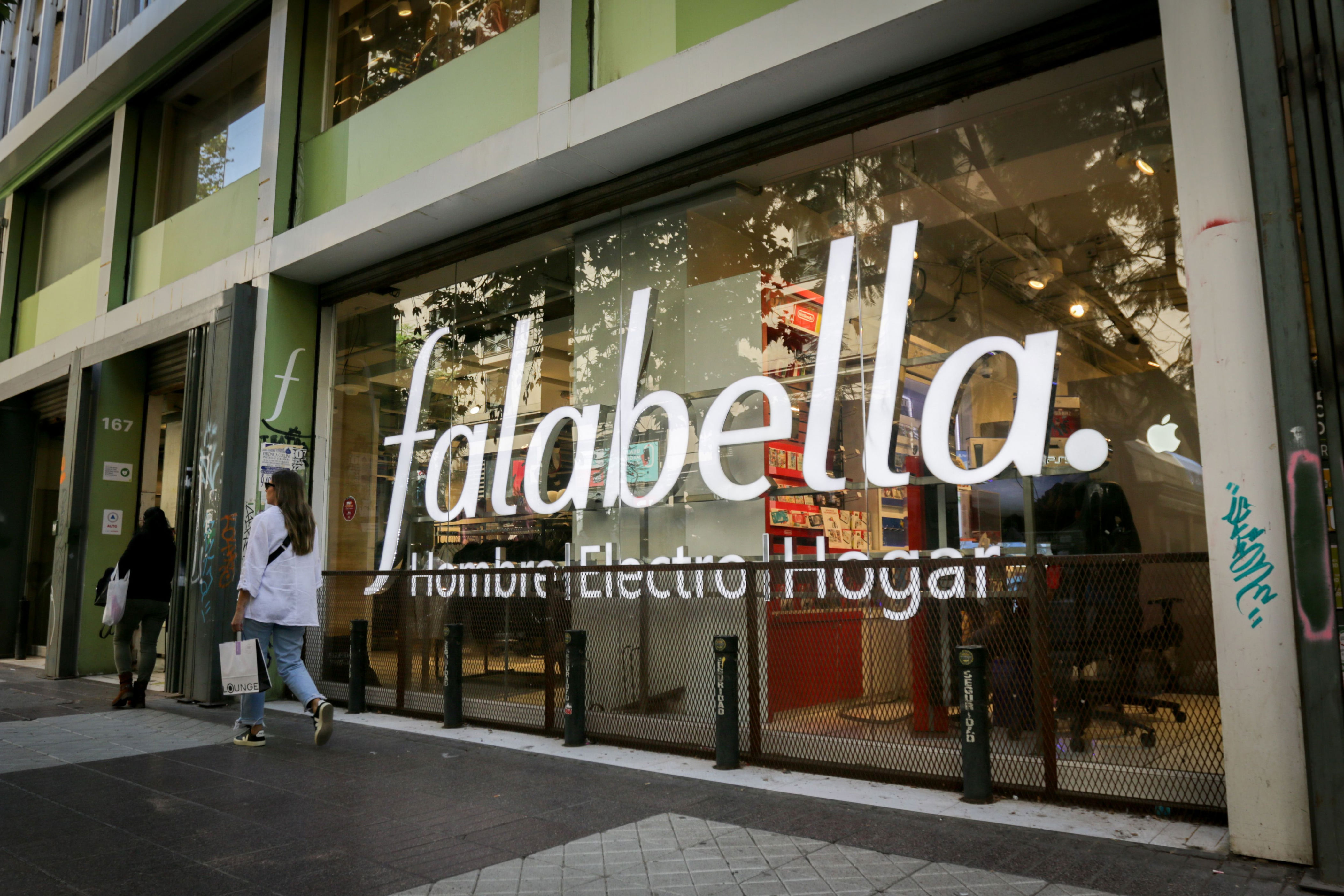 falabella aprueba aumento de remuneración para su presidente