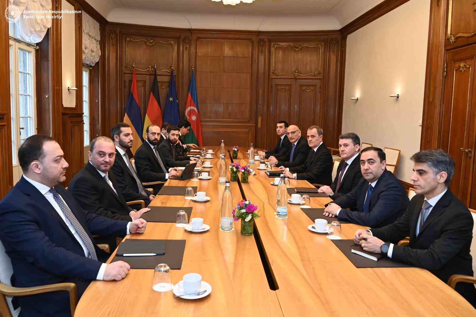 azerbaycan ve ermenistan dışişleri bakanlarının berlin’deki barış anlaşması müzakeresi başladı
