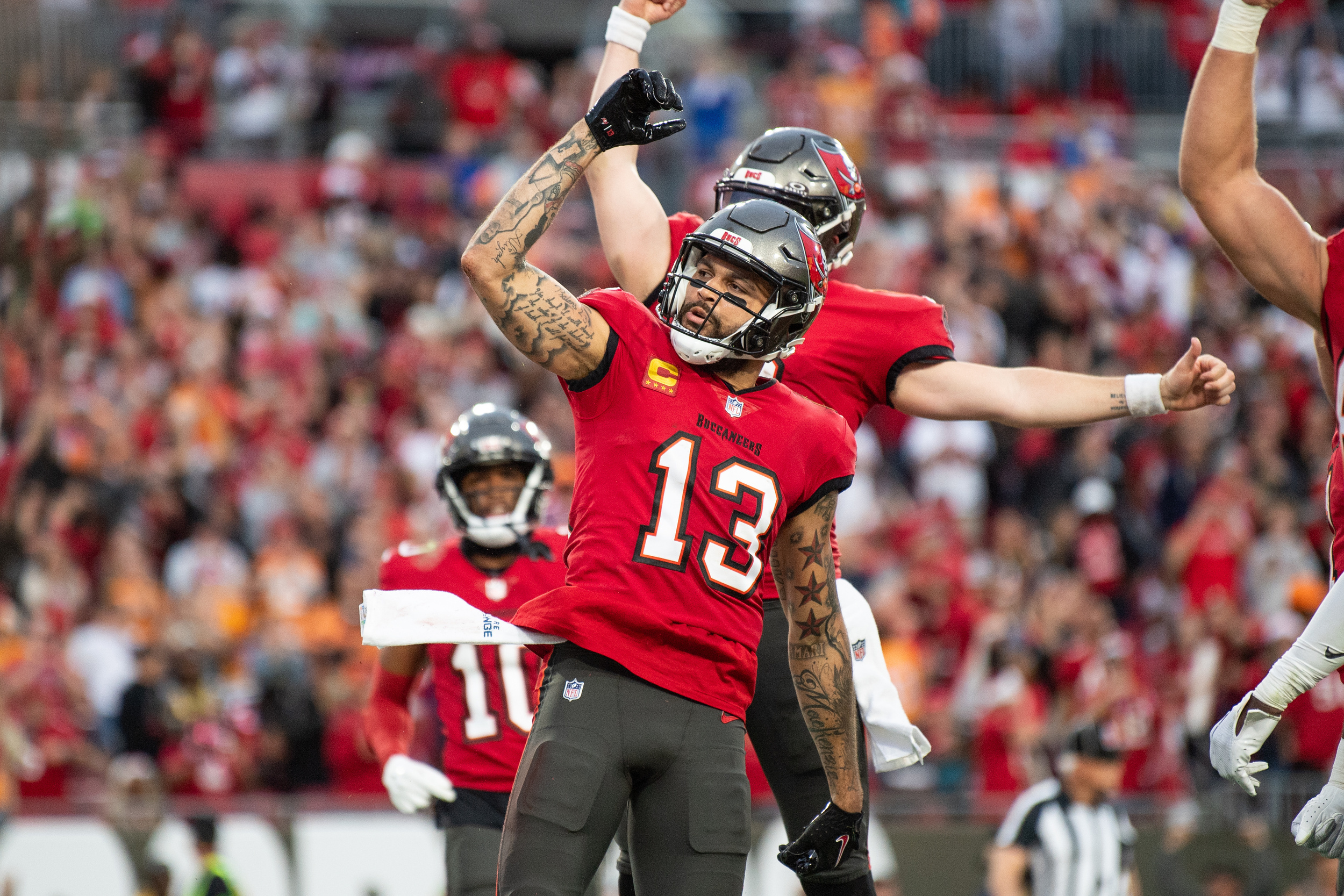 texans reportedly make mike evans decision amid contract demands