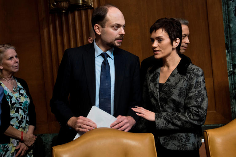 Russian activist Vladimir Kara-Murza (C) arrives with his wife Yevgenia for a hearing of the US Senate Appropriations Subcommittee on State, Foreign Operations and Related Programs on Capitol Hill March 29, 2017 (AFP/Getty)