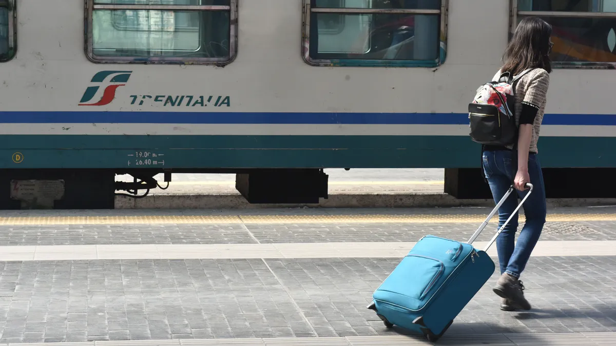 Valigie Trenitalia, Stretta Sui Bagagli: Solo 2 A Persona. Misure E ...