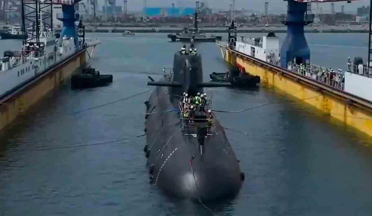 video: taiwan lanserer sin første ubåt bygget i landet