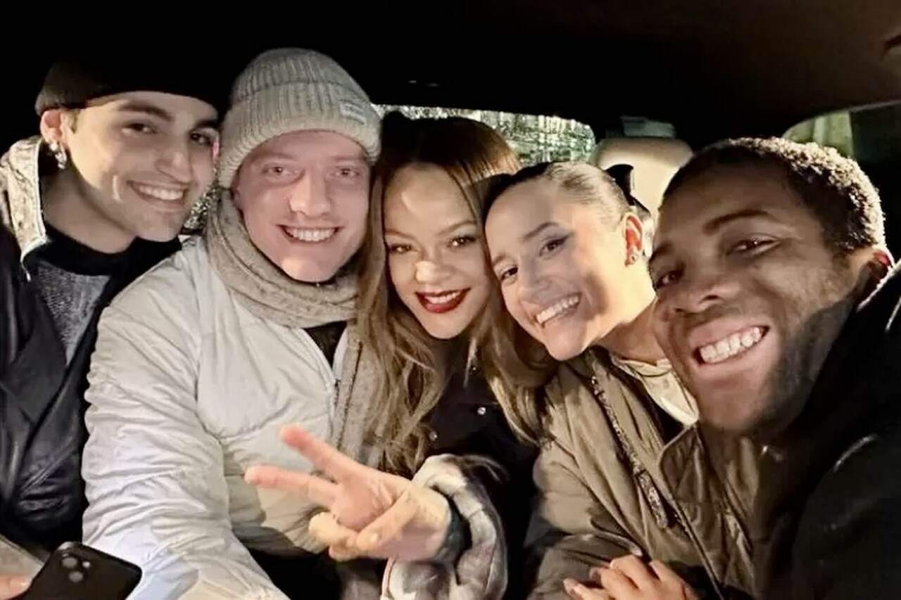 aranyos videó: rihanna engedi a rajongókat beszállni az autójába, és fotózni egy kis szünetet tartva milánóban tett látogatása során
