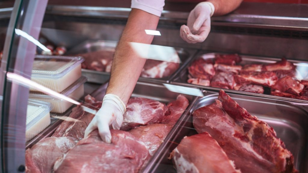 supermercado en bogotá se hace viral por sus precios en carnicería; hay de $3.800 y menos