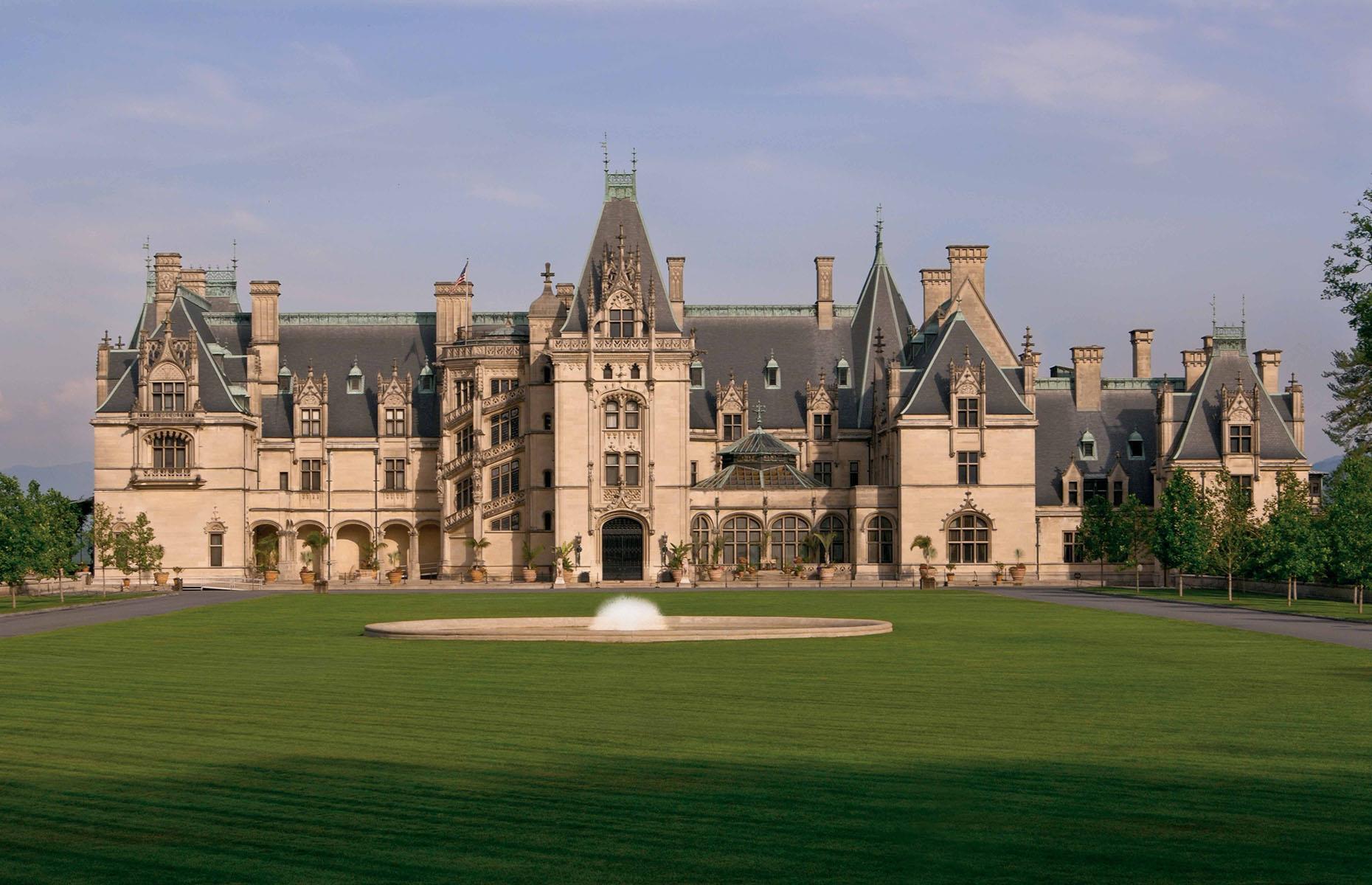 <p>George called upon the family-favourite architect William Morris Hunt, to design the colossal residence in the scenic countryside of Asheville, North Carolina, which he planned to name after the Dutch town of De Bilt, where the Vanderbilt family had its roots.</p>  <p>The 250-room mansion was to be modelled after French Chateaux, and would preside over 700 parcels of land totalling 250,000 acres.</p>