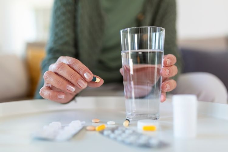 mitos atau fakta, rutin minum obat hipertensi bikin ginjal rusak?