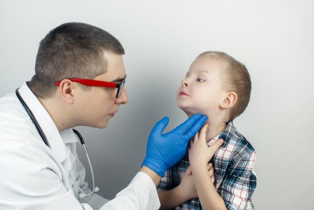 cáncer de laringe en niños: ¿cómo se debe tratar esta enfermedad?