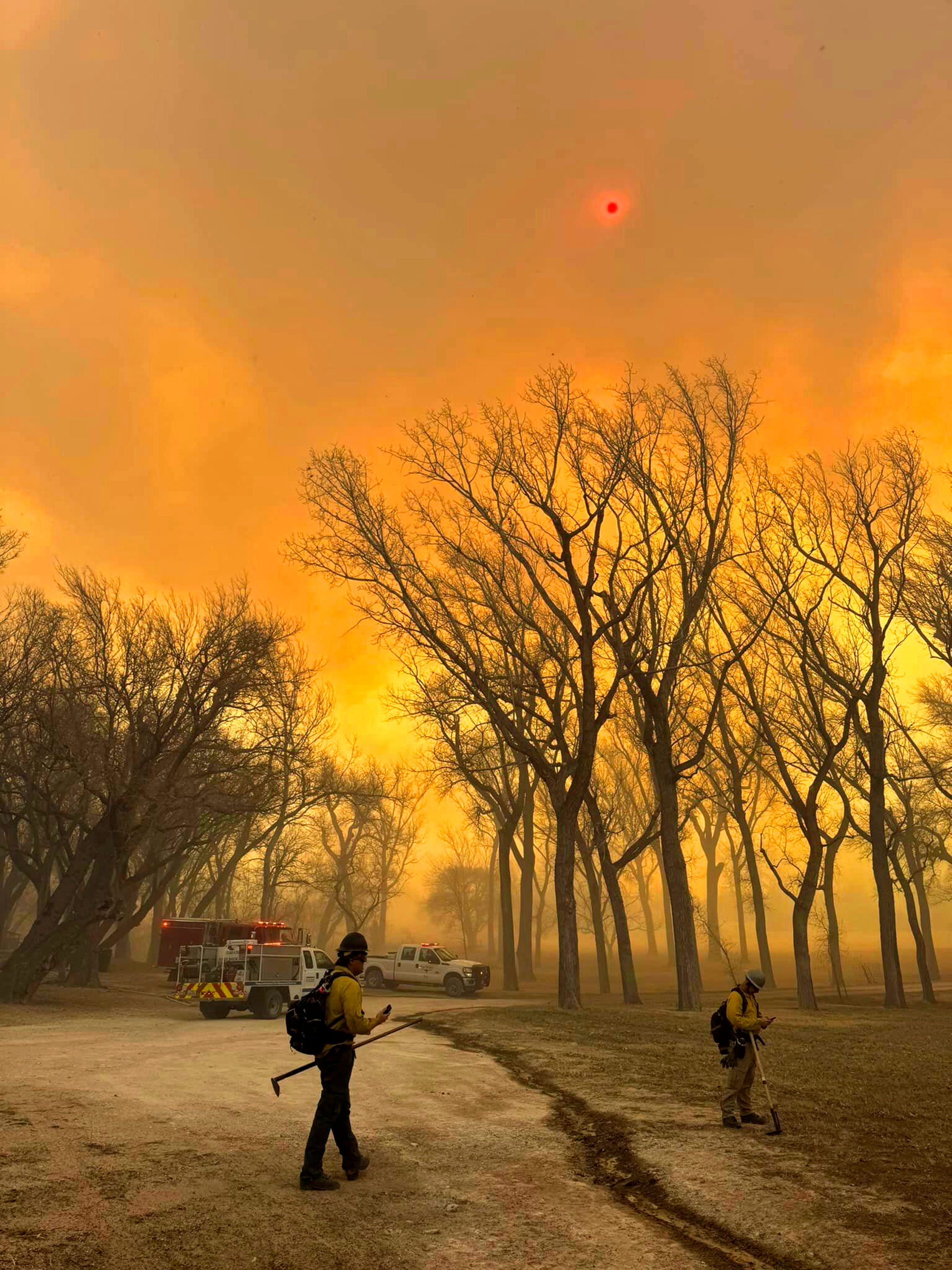 At Least One Dead As Massive Texas Panhandle Wildfire Grows What We Know   BB1j4cyB.img