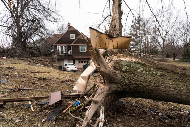 Tornado packing 115 mph winds touched down west of Grand Blanc, on ...