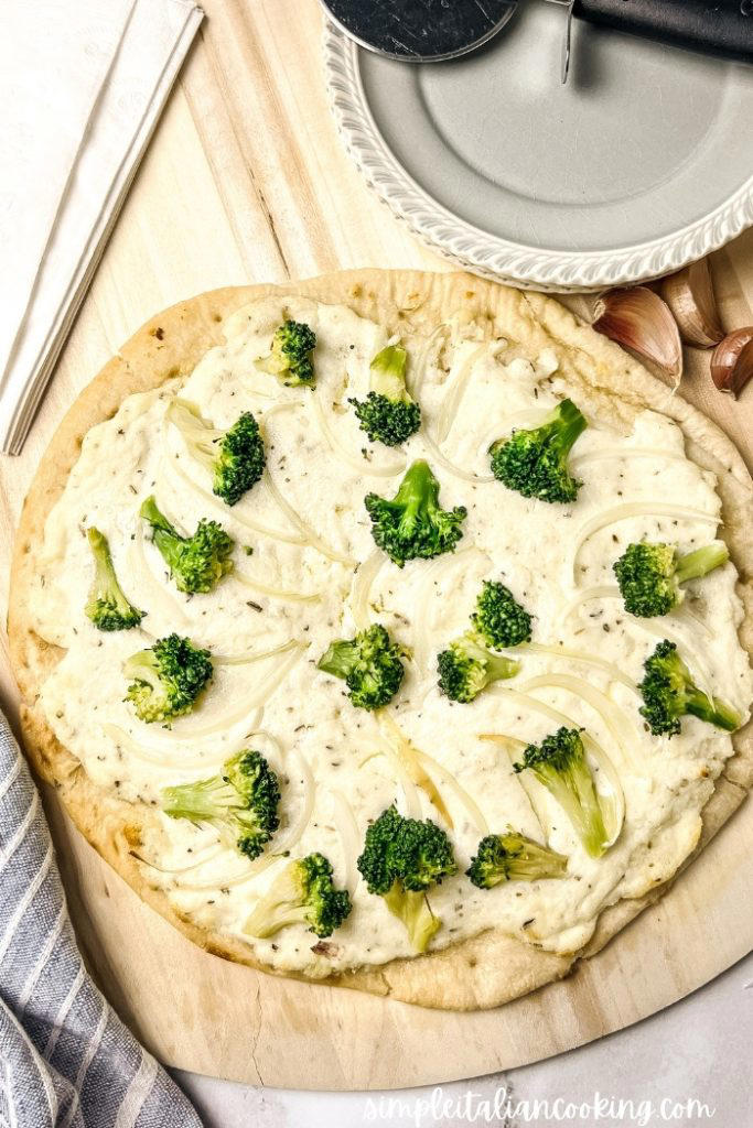 Delicious White Broccoli Pizza Recipe With Onions